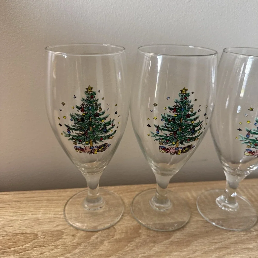 Nikko Happy Holidays Stemmed Beverage Glasses 16 Ounce Vintage 80s Christmas
